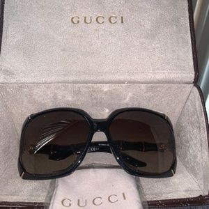 Oval frame Gucci sunglasses